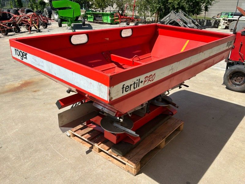 2002 Roger Fertil Pro – gebrauchter Düngerstreuer