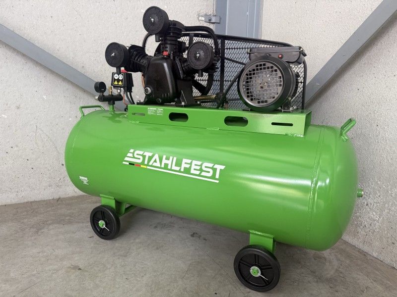 Stahlfest 200-Liter-3-Zylinder-Kolbenkompressor