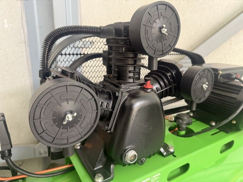 Stahlfest 200-Liter-3-Zylinder-Kolbenkompressor