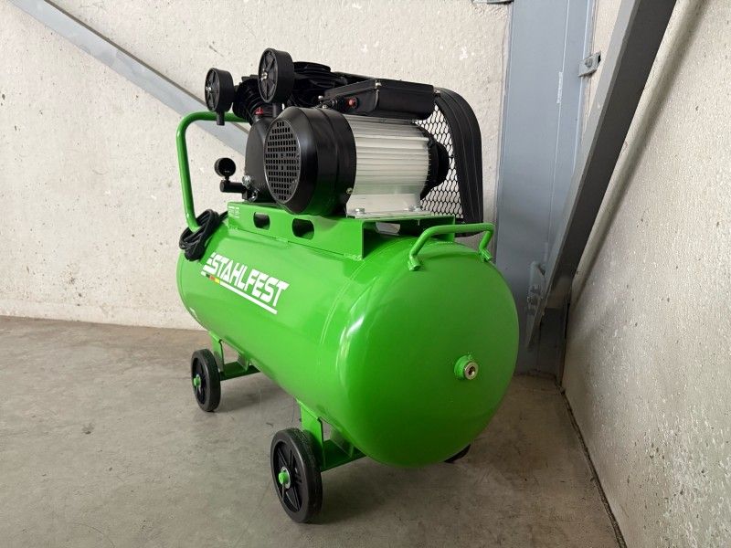 Stahlfest 100-liter V-twin piston compressor