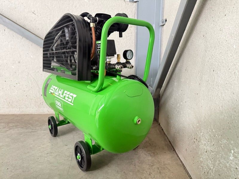 Stahlfest 100-liter V-twin piston compressor