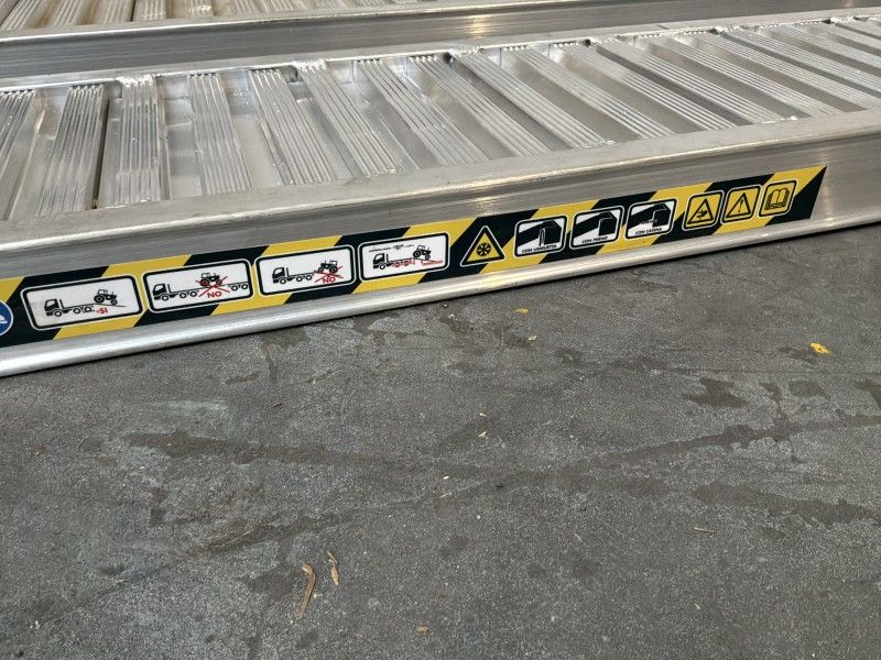 Aluminium-Auffahrrampen (unbenutzt) (2 Stück)