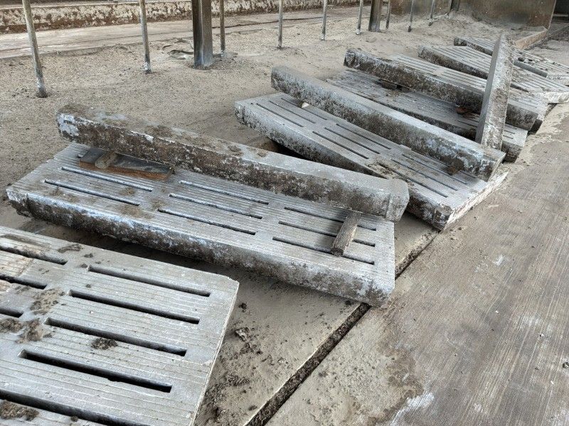 Concrete stable slats (26x)