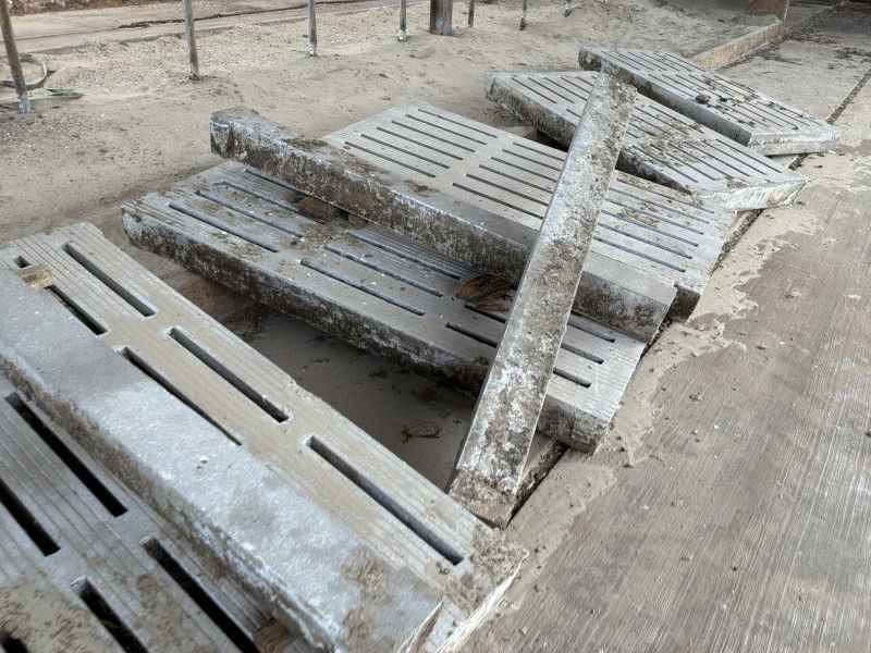 Concrete stable slats (26x)