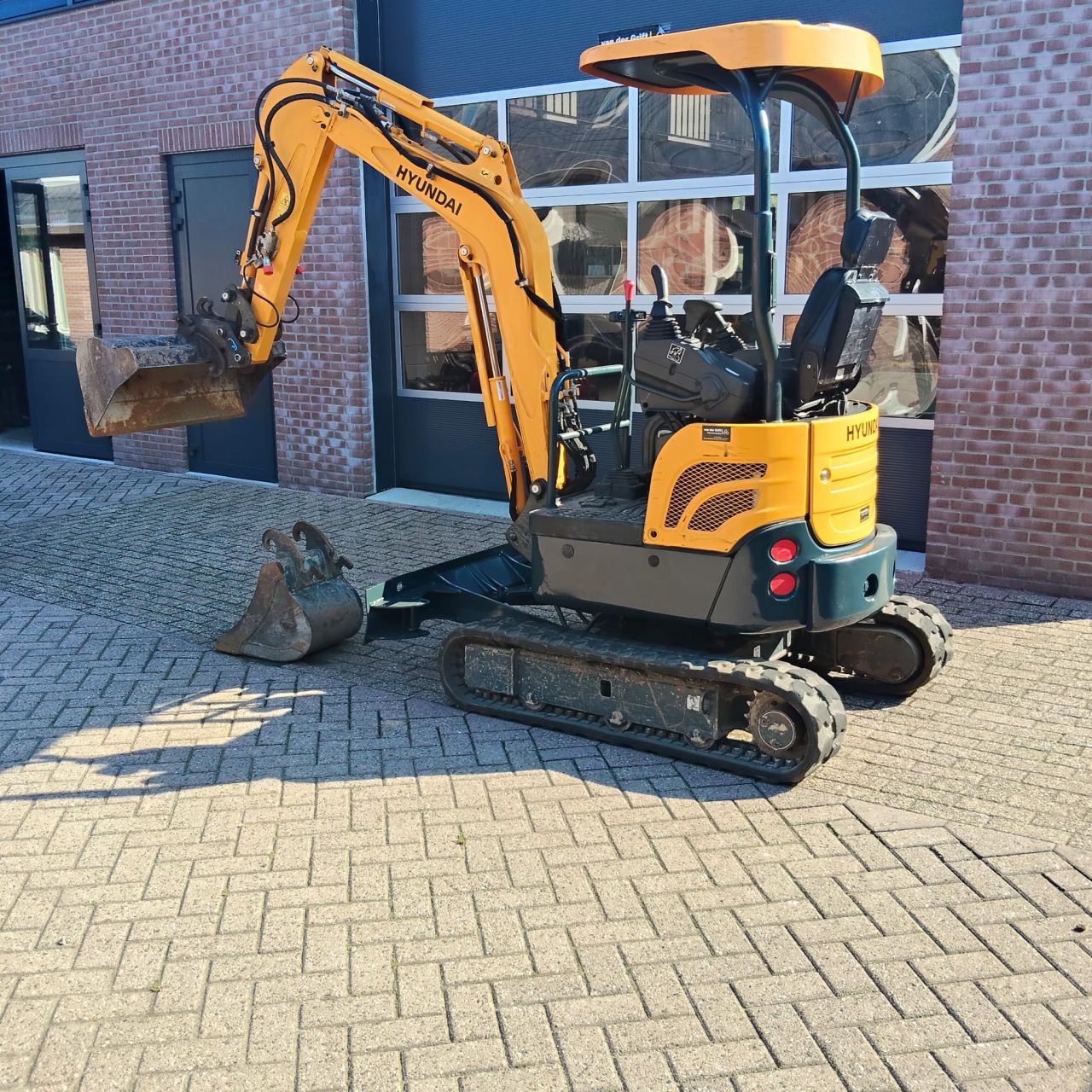 Hyundai R17 /1800 kg /690 uur/2022/ prop bediend