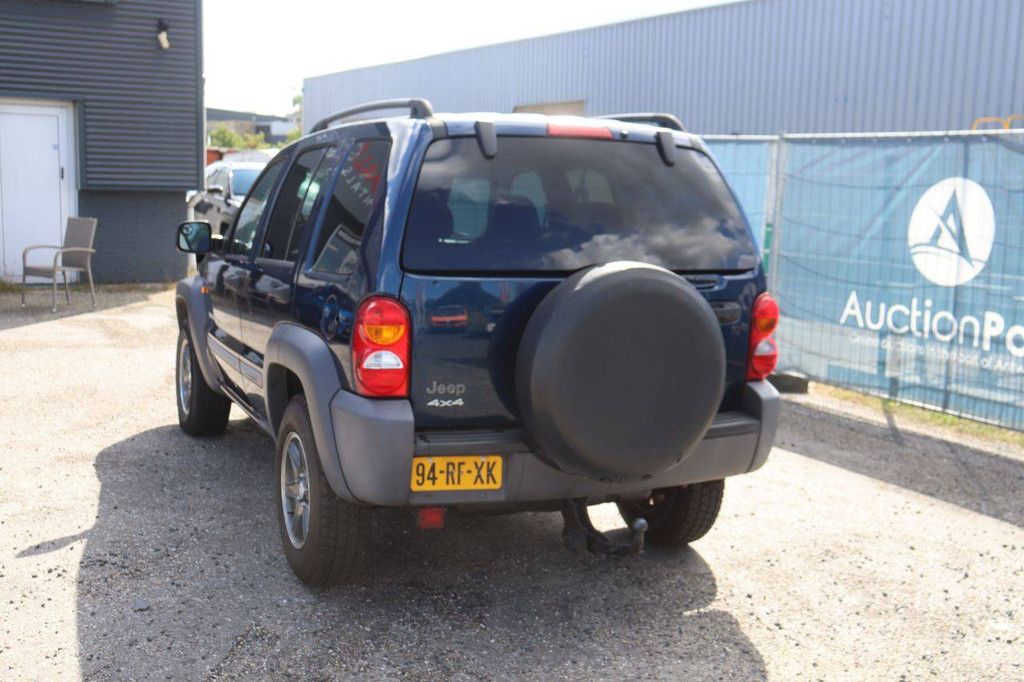 SUV Jeep Liberty Sport Benzin 150 PS 2004