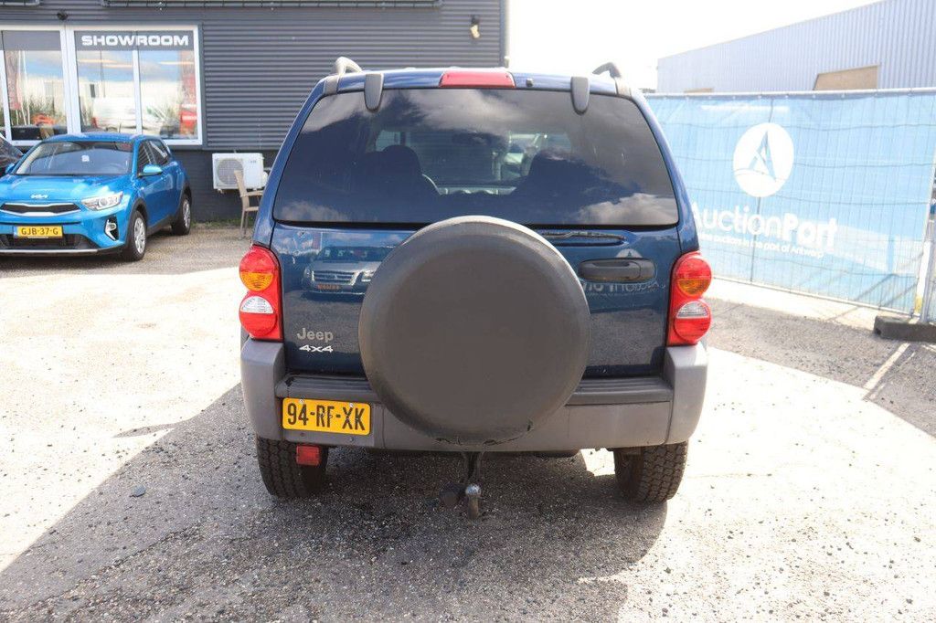 SUV Jeep Liberty Sport Benzin 150 PS 2004