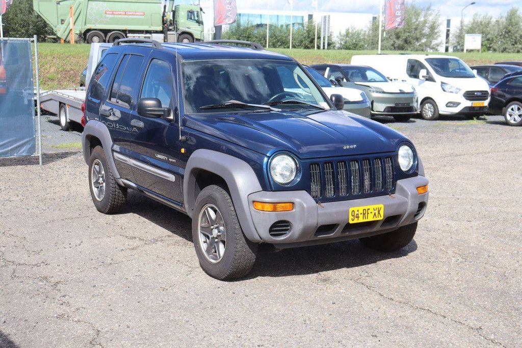 SUV Jeep Liberty Sport Benzin 150 PS 2004