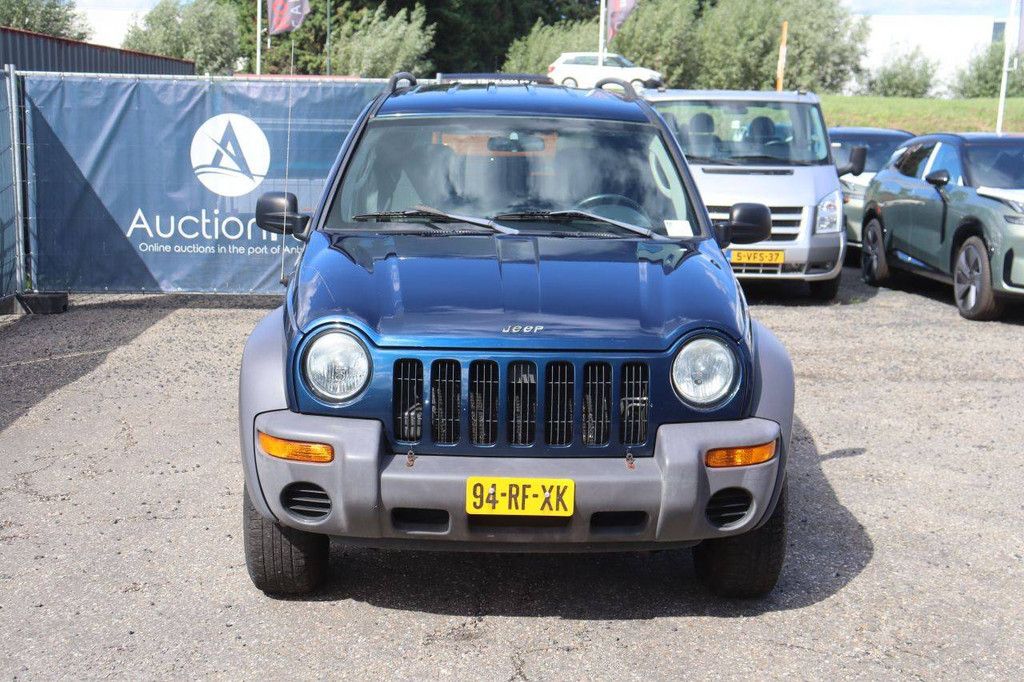 SUV Jeep Liberty Sport Benzin 150 PS 2004