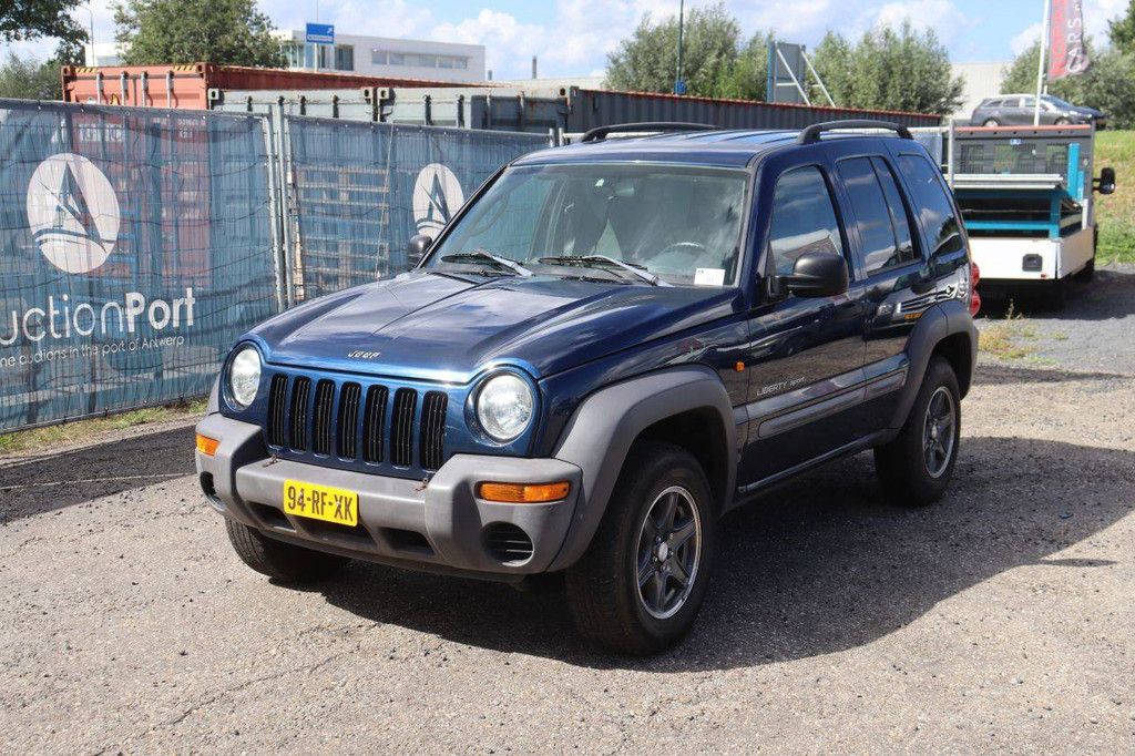 SUV Jeep Liberty Sport Benzin 150 PS 2004