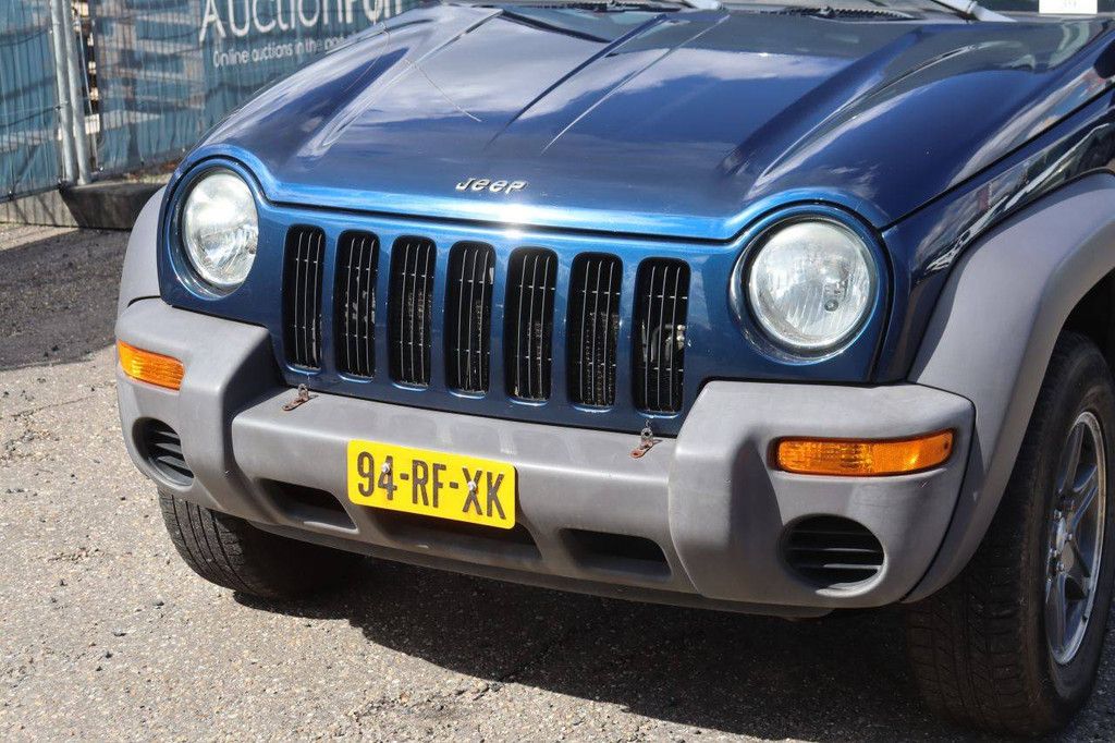 SUV Jeep Liberty Sport Benzin 150 PS 2004