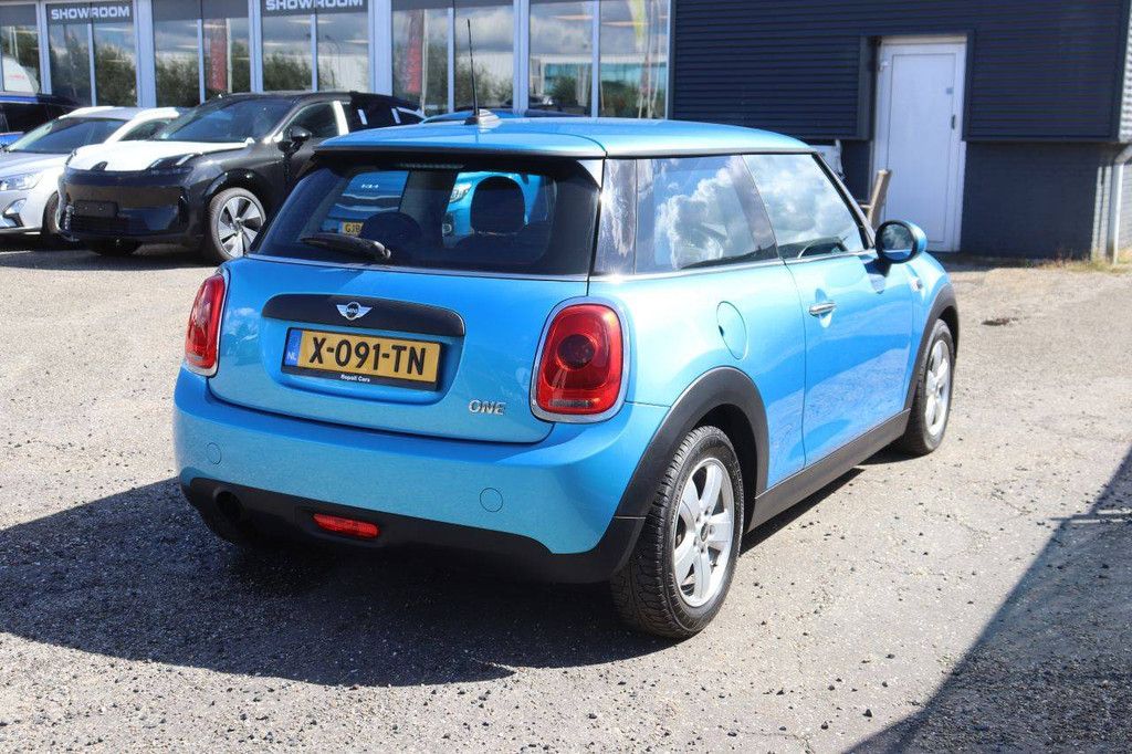 Passenger car Mini One Petrol 75hp 2017