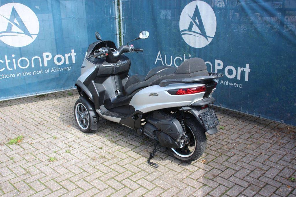 Roller Piaggio MP3 300 LT Benzin 23 PS 2015