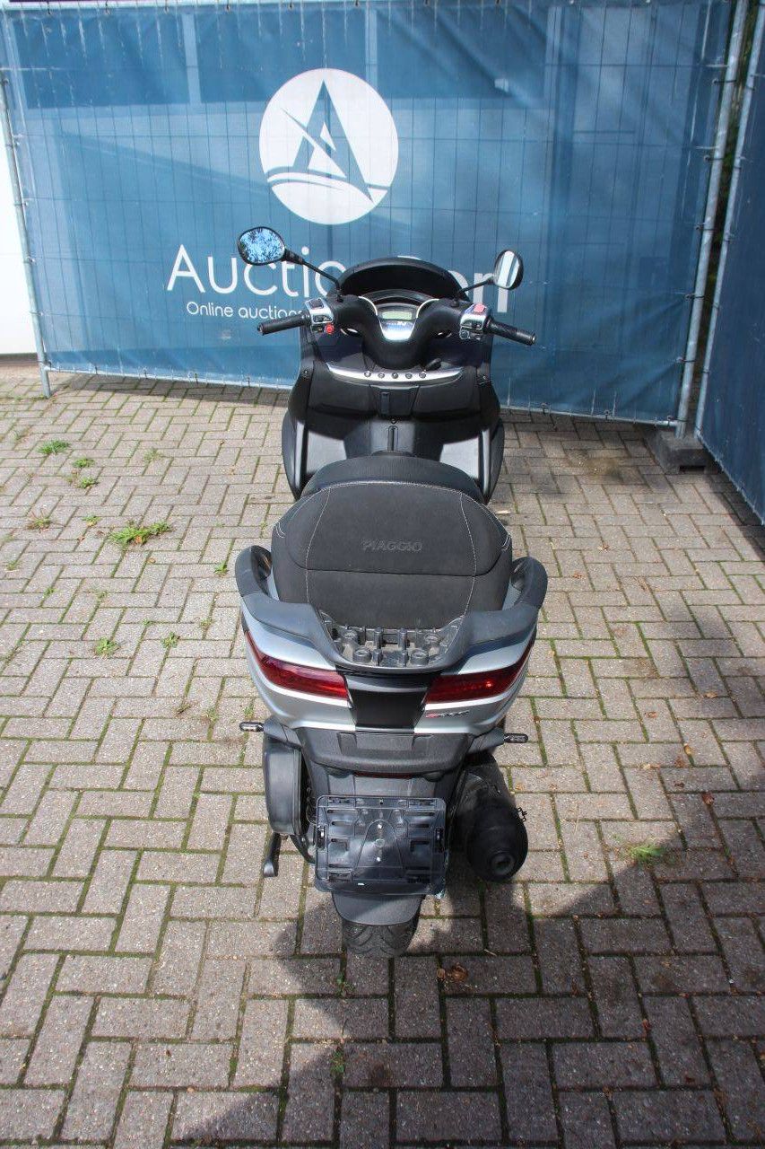 Roller Piaggio MP3 300 LT Benzin 23 PS 2015