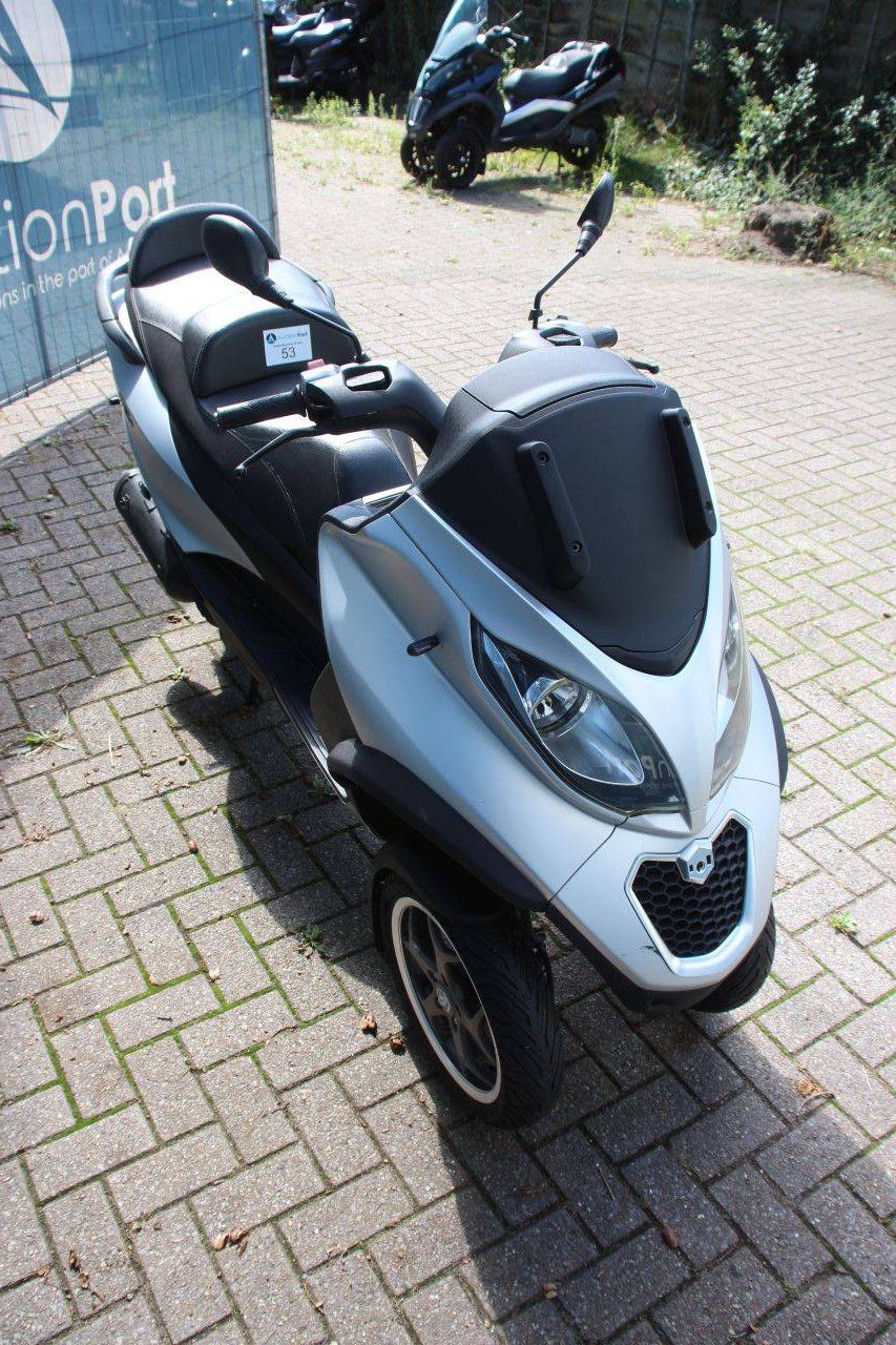 Roller Piaggio MP3 300 LT Benzin 23 PS 2015