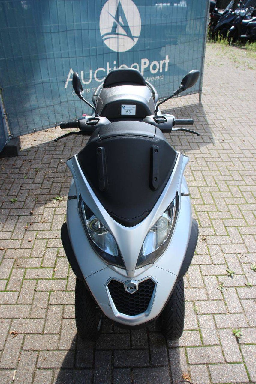 Roller Piaggio MP3 300 LT Benzin 23 PS 2015