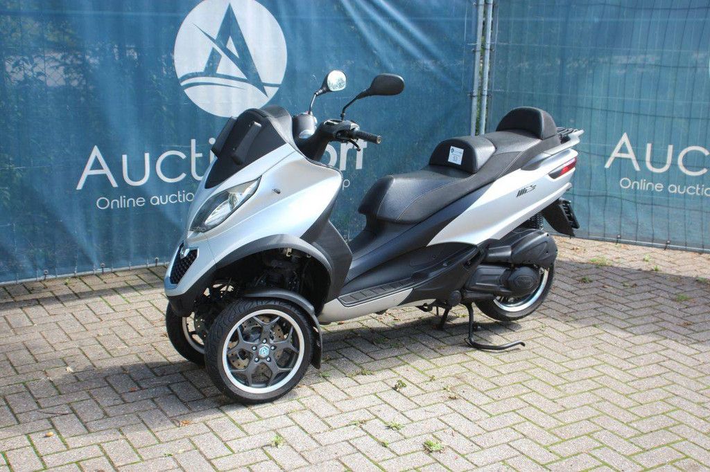 Roller Piaggio MP3 300 LT Benzin 23 PS 2015