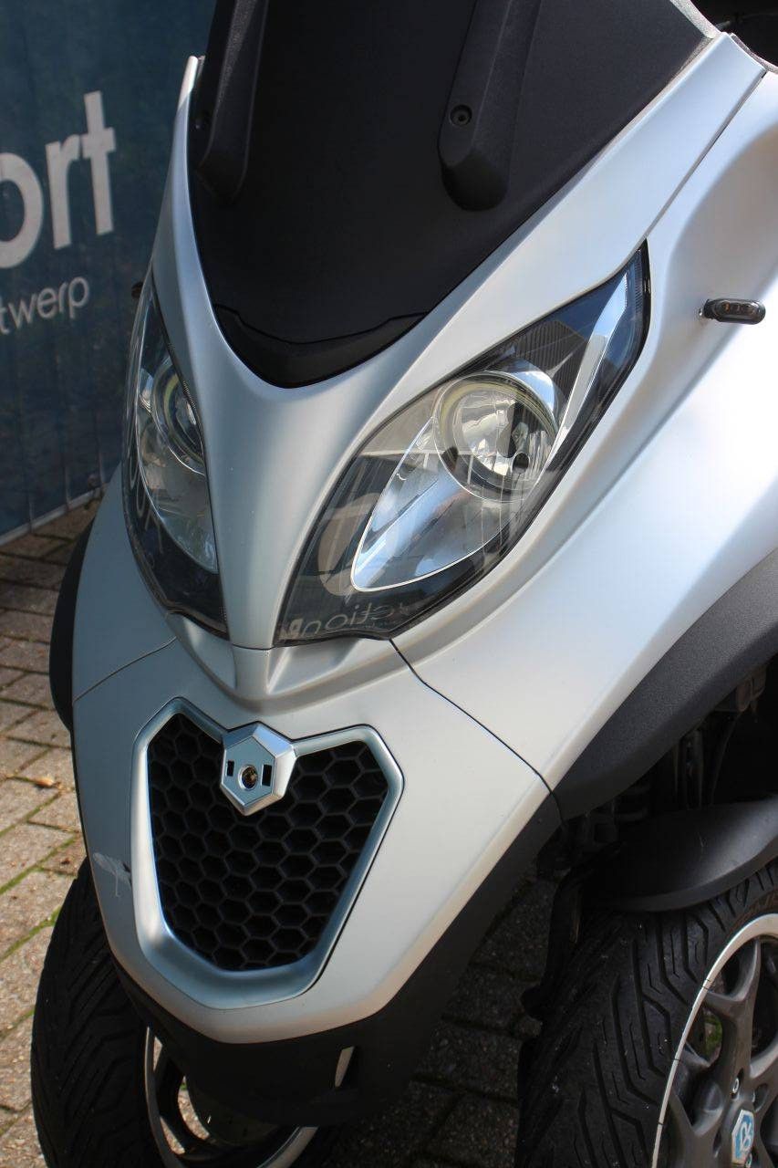 Roller Piaggio MP3 300 LT Benzin 23 PS 2015