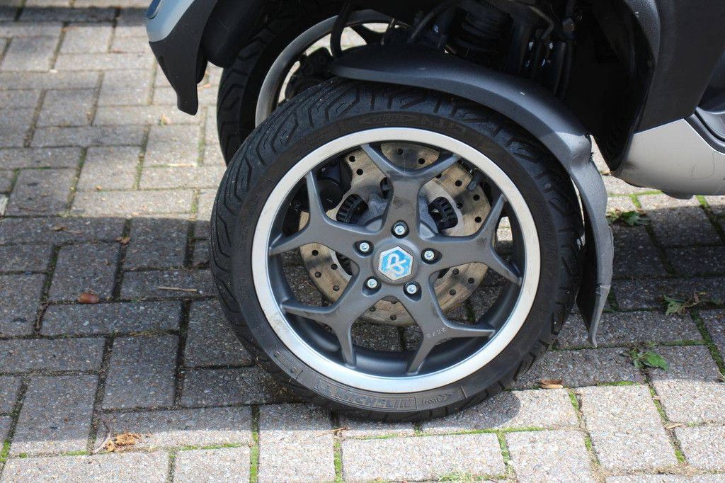 Roller Piaggio MP3 300 LT Benzin 23 PS 2015