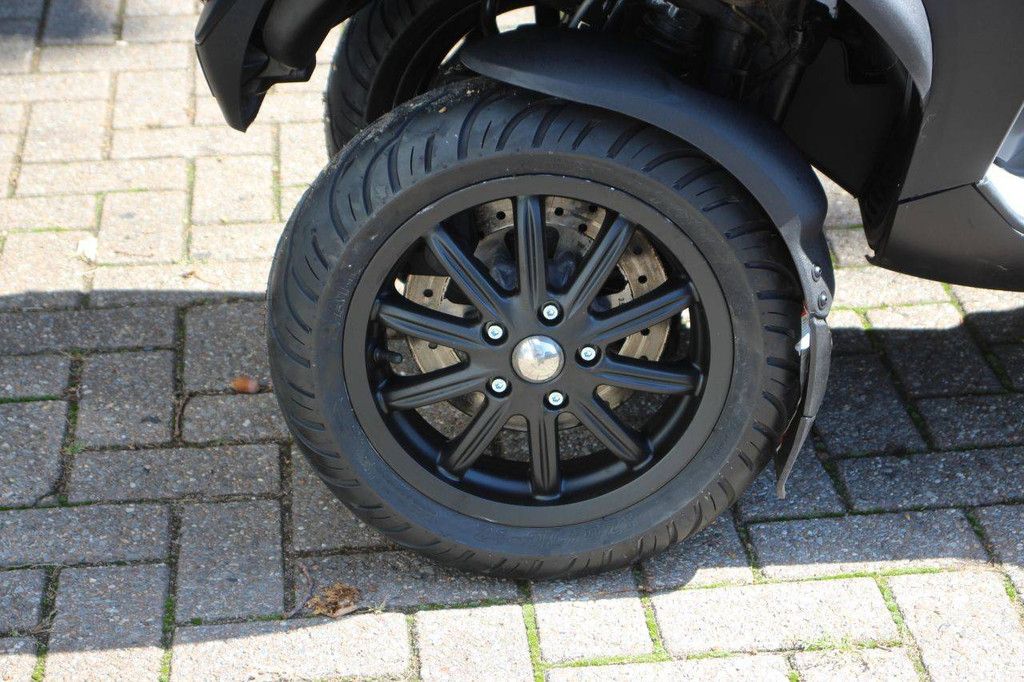 Roller Piaggio MP3 500 LT Benzin 40 PS 2013