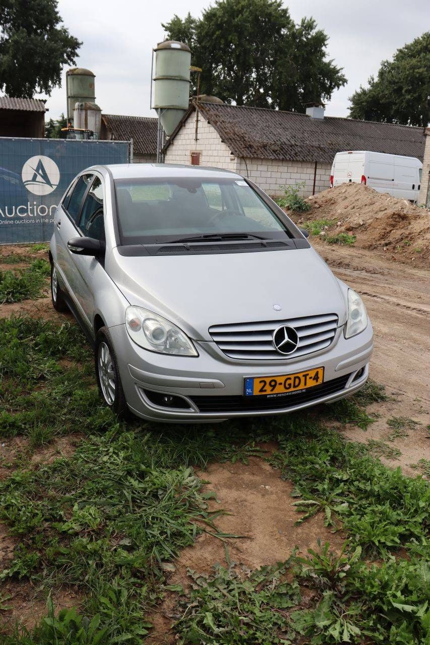 Passenger car Mercedes-Benz B170 Petrol 116hp 2007 (Margin)