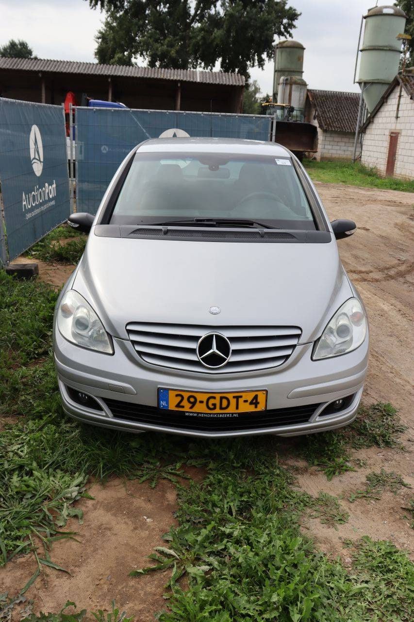 Passenger car Mercedes-Benz B170 Petrol 116hp 2007 (Margin)
