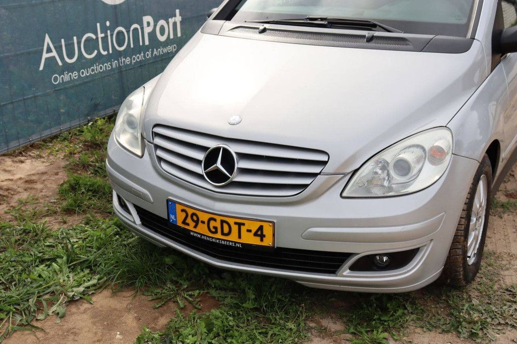 Passenger car Mercedes-Benz B170 Petrol 116hp 2007 (Margin)