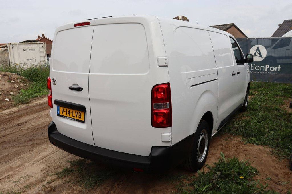 Toyota Proace Diesel Van 144 PS 2023