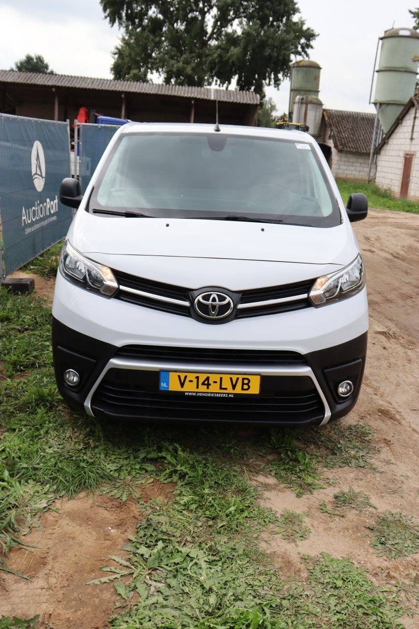 Toyota Proace Diesel Van 144 PS 2023