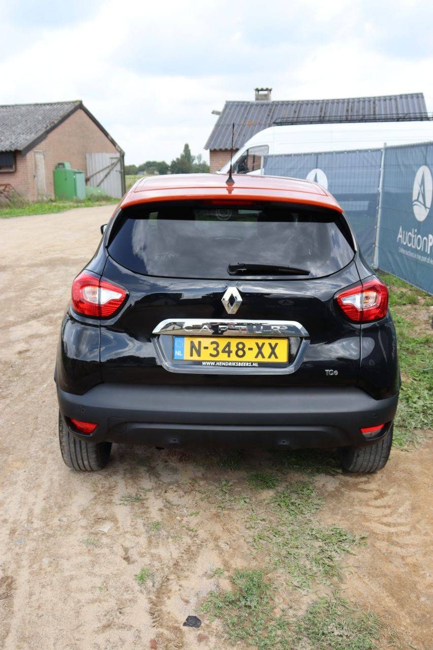 SUV Renault Captur Petrol 118hp 2016 (Margin)