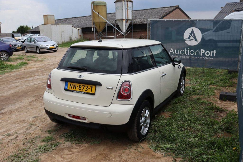 Passenger car MINI ONE Petrol 75hp 2011 (Margin)