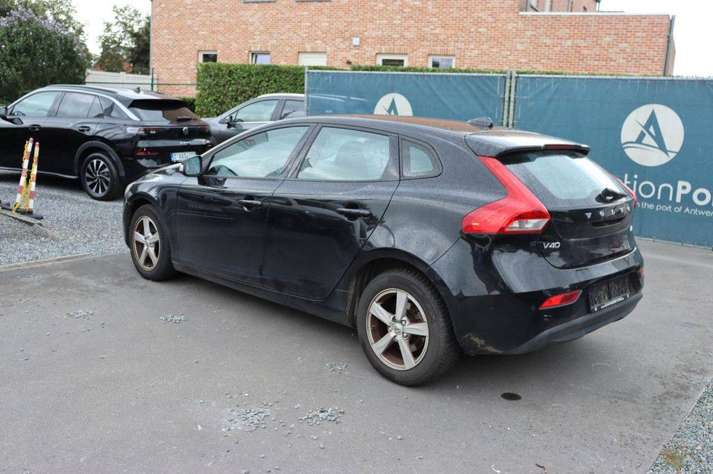 Volvo V40 Benziner 122 PS Pkw 2018