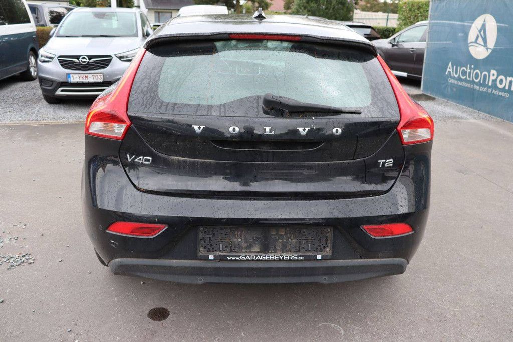 Volvo V40 Benziner 122 PS Pkw 2018