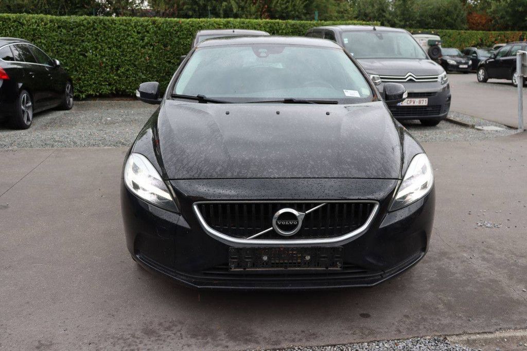 Volvo V40 Benziner 122 PS Pkw 2018