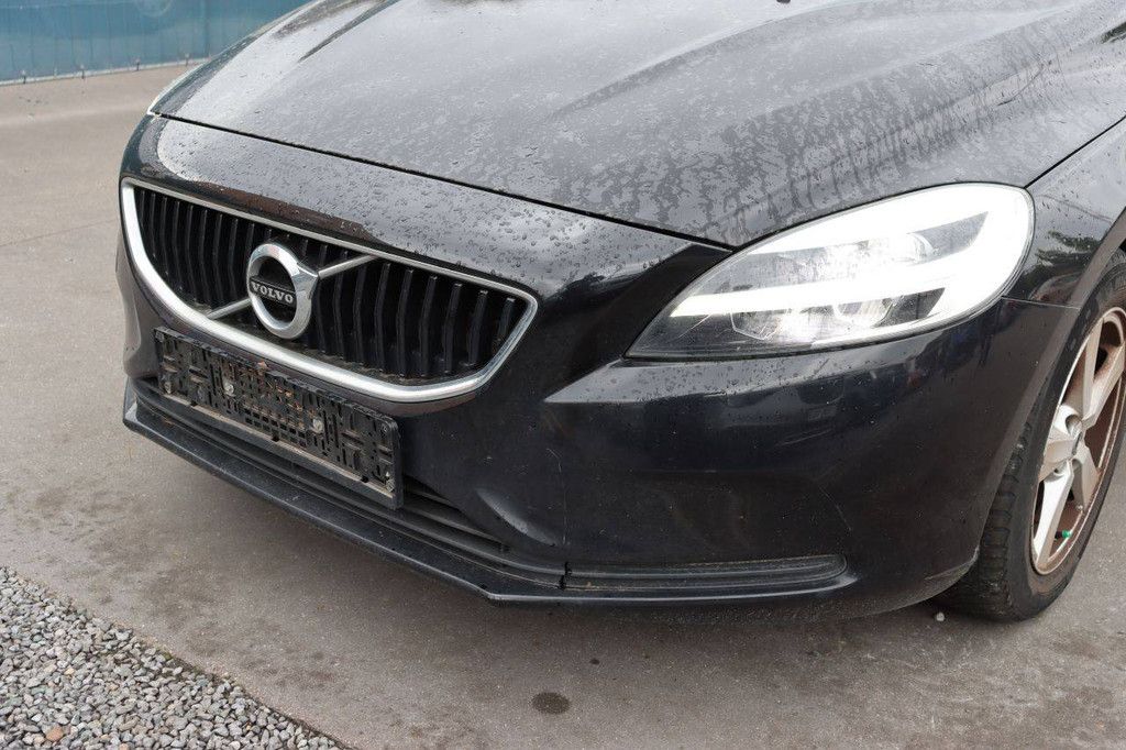 Volvo V40 Benziner 122 PS Pkw 2018