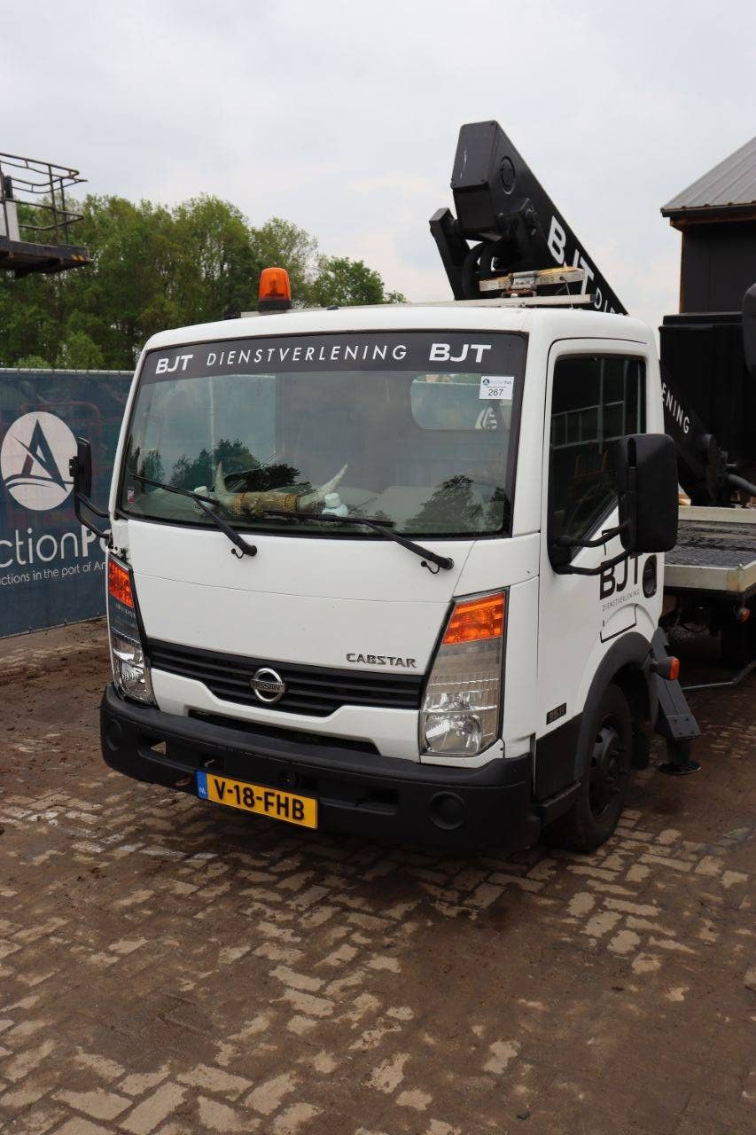 Nissan GSR Diesel-Kranwagen 2008