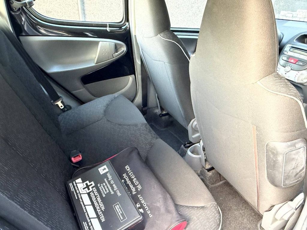 Personenauto Peugeot 107 1.0-12V Millesim 200 Benzine 68pk 2011 (Marge)