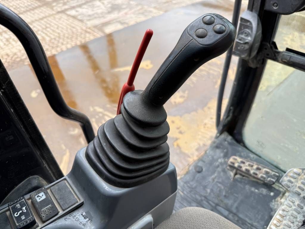 Hitachi ZX135US-6 - Quick Coupler / Hammer Lines