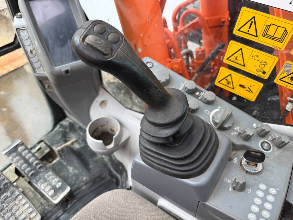 Hitachi ZX135US-6 - Quick Coupler / Hammer Lines