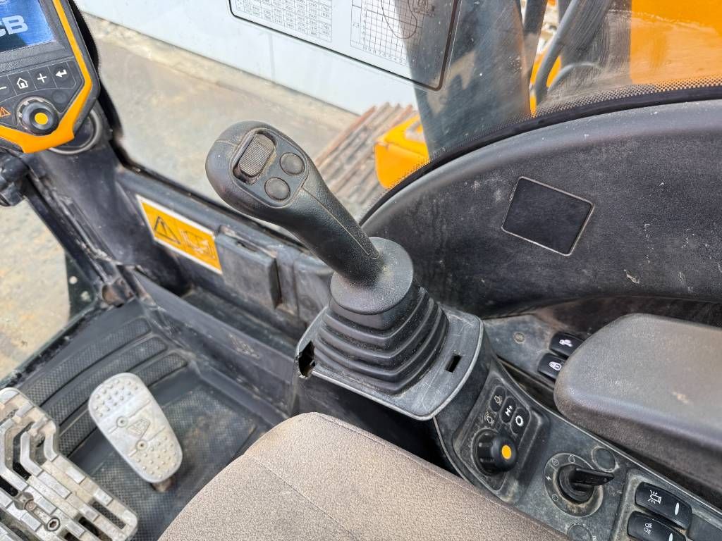 JCB JZ141LC - Hammer Lines / Quick Coupler