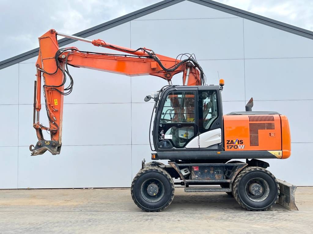 Hitachi ZX170W-5B - Blade / Triple Boom / Auto Greasing