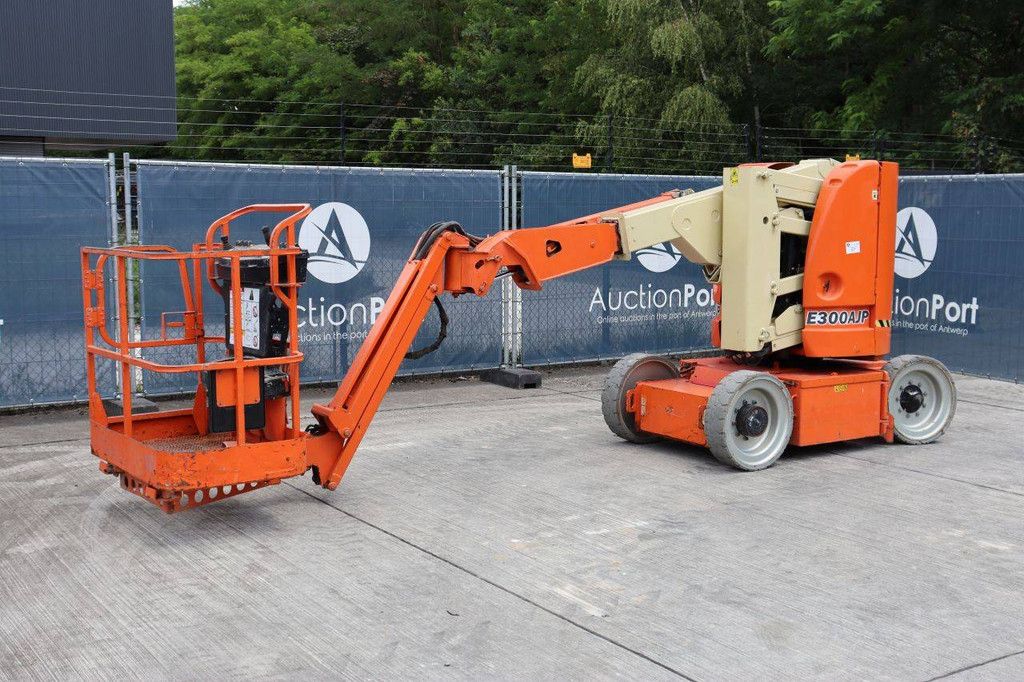 JLG E300AJP Elektrische Gelenkteleskoparbeitsbühne 230 kg 11,14 m 2007