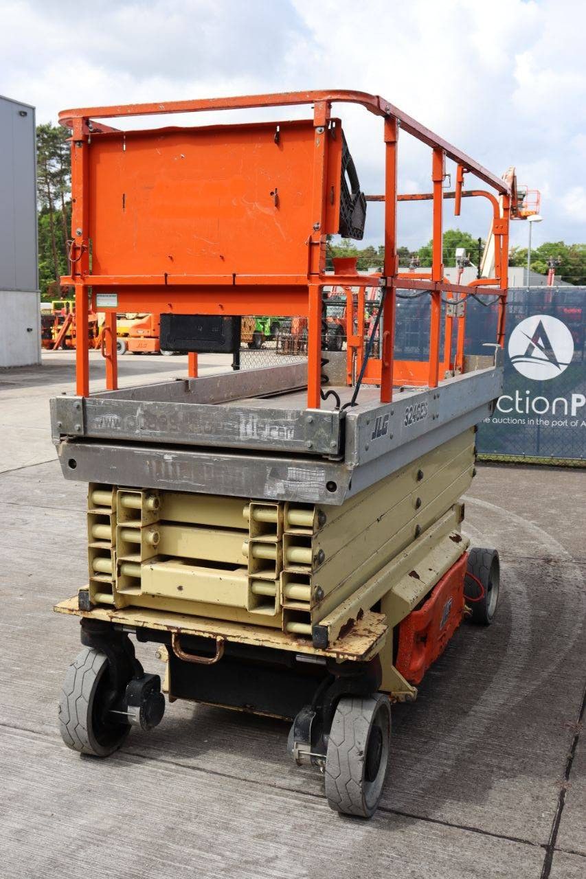 Scissor lift JLG 3246ES Electric 11.7m 2008