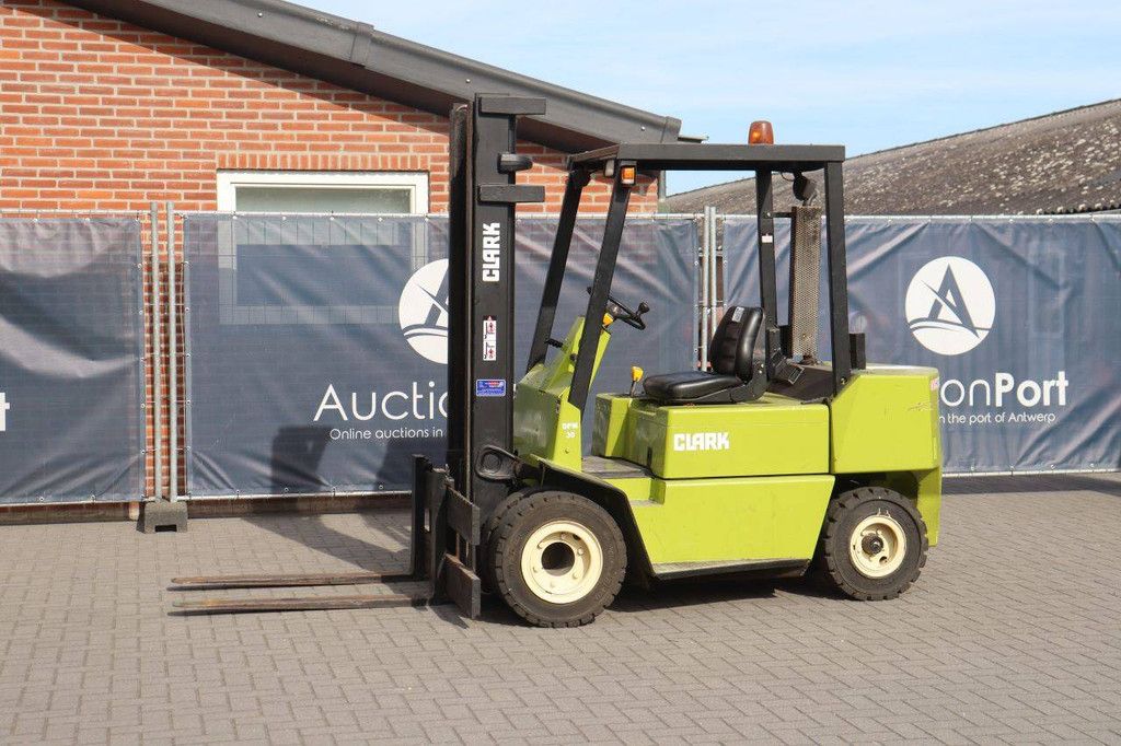 Gabelstapler Clark DPM30 Diesel 3000 kg 3,3 m 1993