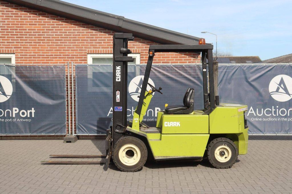 Gabelstapler Clark DPM30 Diesel 3000 kg 3,3 m 1993