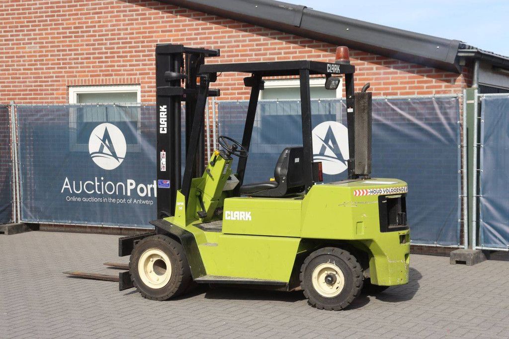 Gabelstapler Clark DPM30 Diesel 3000 kg 3,3 m 1993