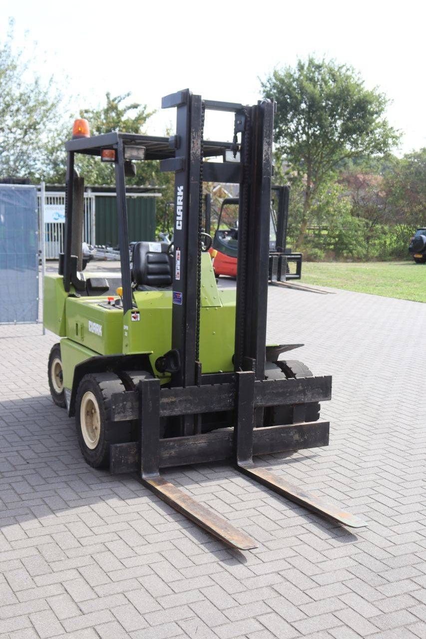 Gabelstapler Clark DPM30 Diesel 3000 kg 3,3 m 1993