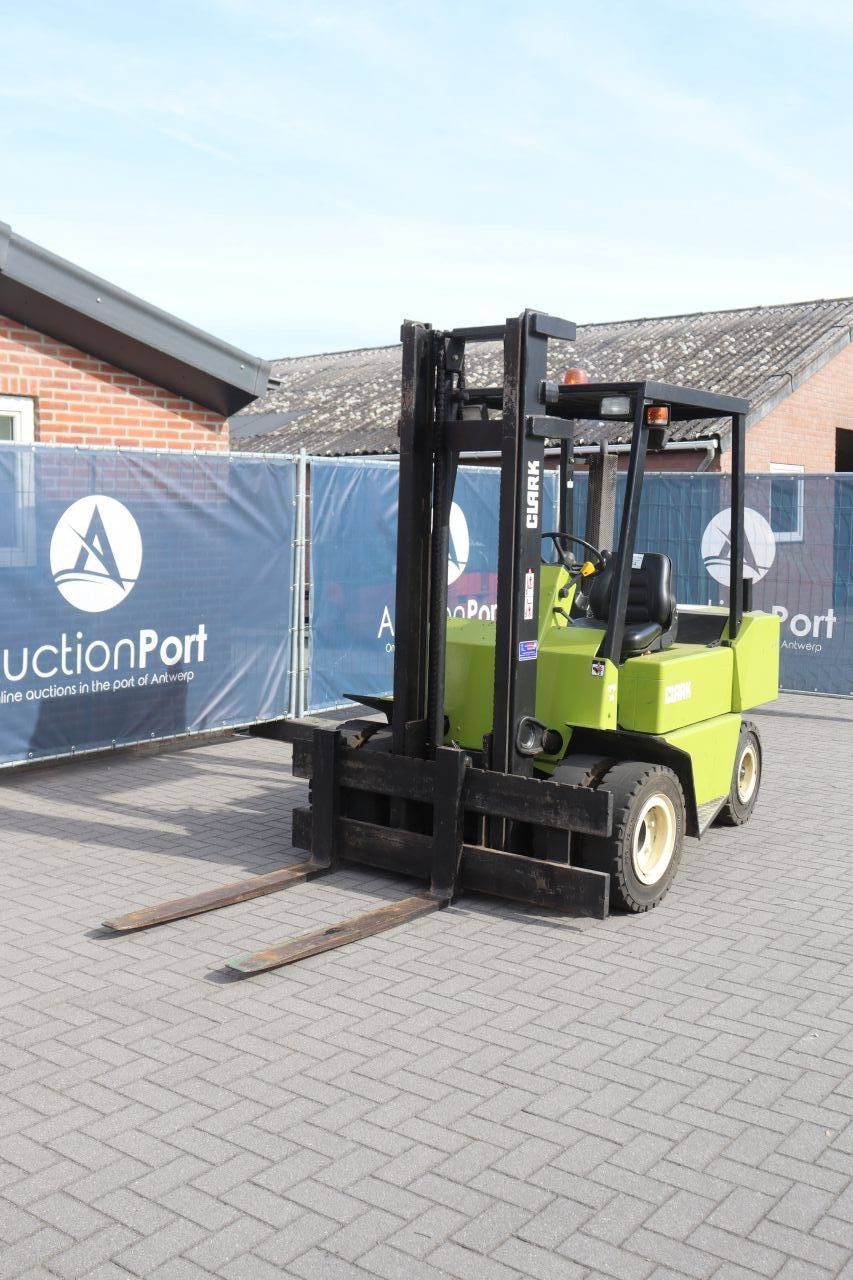Gabelstapler Clark DPM30 Diesel 3000 kg 3,3 m 1993