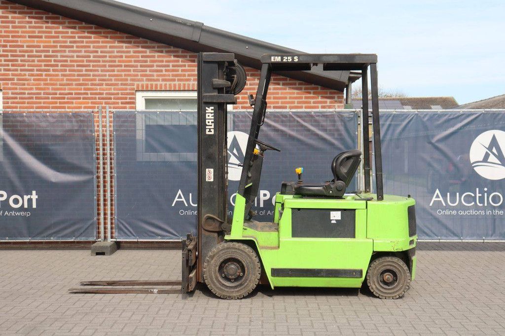 Clark EM25S Elektrogabelstapler 2500 kg 5,6 m 2005