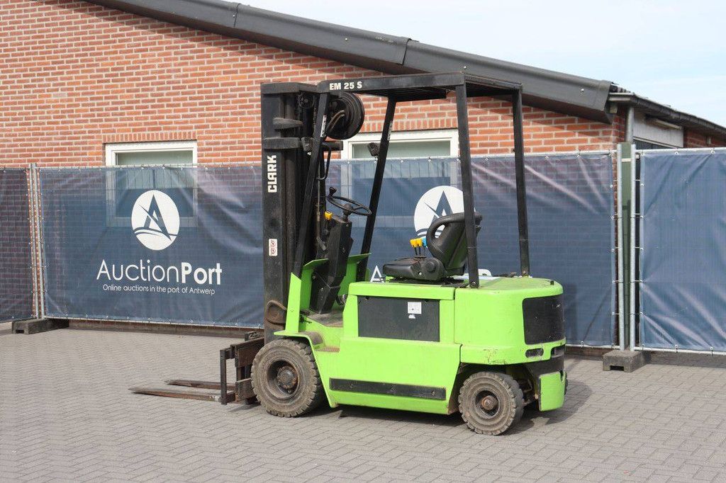 Clark EM25S Elektrogabelstapler 2500 kg 5,6 m 2005